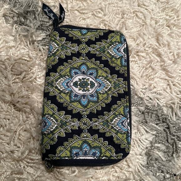 Vera Bradley wallet like new - Picture 1 of 4
